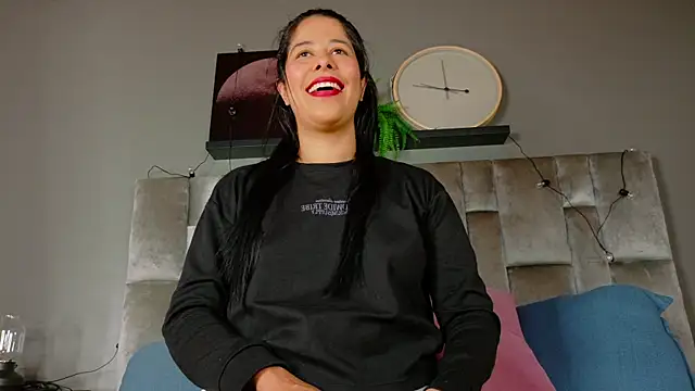 DulceAurora   online show from 10-29-25, 02:36