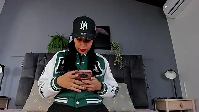 DulceAurora   online show from 02-10-26, 02:26