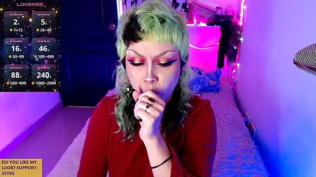 Snapshot of rosse_ivy chatting on 12-16-24, 03:32 rosse ivy online show from 12-16-24, 03:32