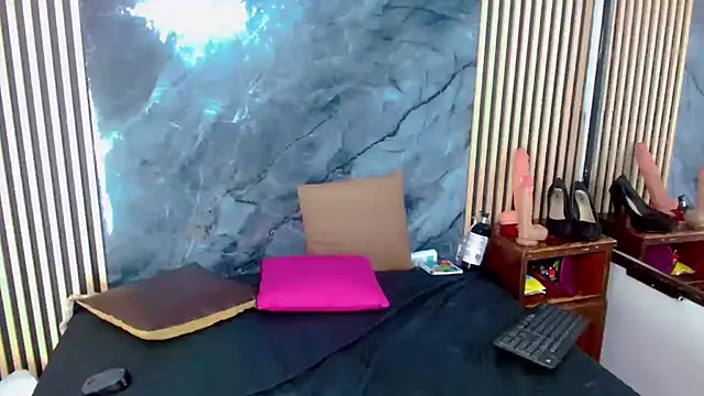 Isalombardi online show from 03-10-25, 03:34