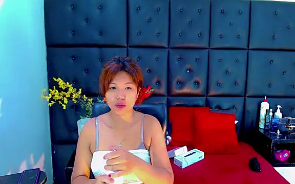 Isalombardi online show from 02-12-26, 02:28