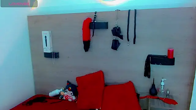 Snapshot of Isalombardi chatting on 04-15-26, 02:35 Isalombardi online show from 04-15-26, 02:35