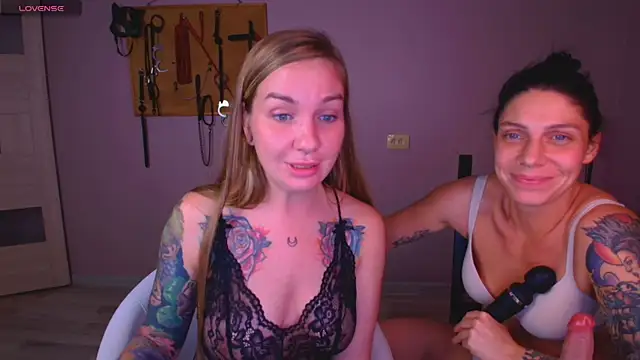 Snapshot of Carrie_Moonshine chatting on 10-13-25, 02:00 Carrie Moonshine online show from 10-13-25, 02:00