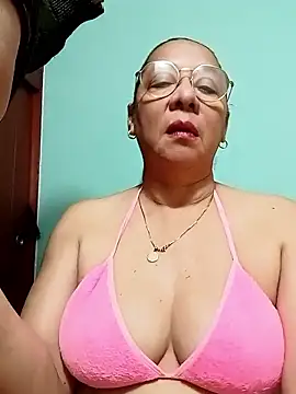 Snapshot of MATTHEW_MRANDA chatting on 01-08-26, 09:06 MATTHEW MRANDA online show from 01-08-26, 09:06