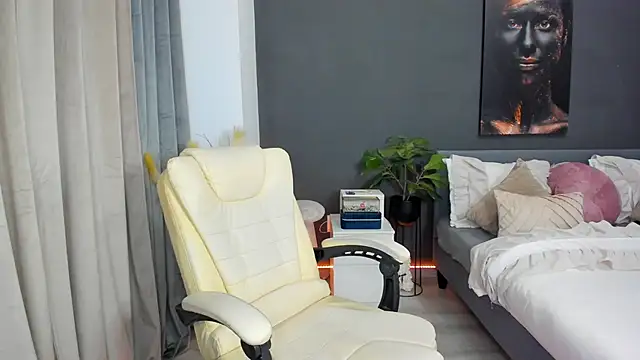 Sonia  Rey online show from 10-27-25, 01:59