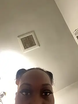 Snapshot of honeybrow chatting on 01-15-25, 07:12 honeybrow online show from 01-15-25, 07:12