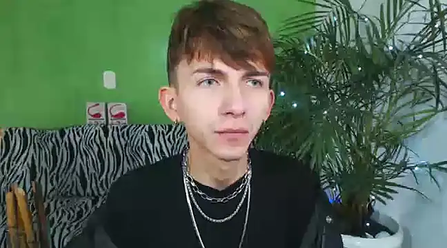 smallgiant27 online show from 01-05-25, 07:39