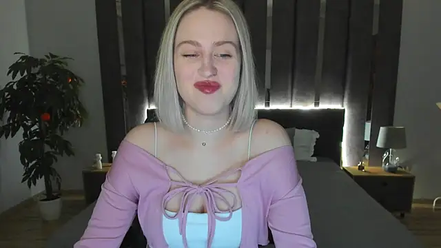 Snapshot of _Sarah_Soul_ chatting on 12-23-24, 12:57 Sarah Soul online show from 12-23-24, 12:57