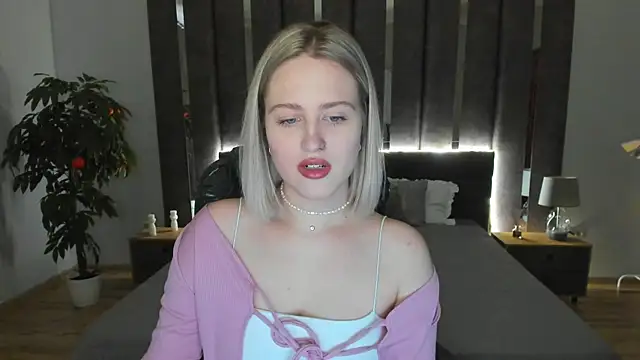 Snapshot of _Sarah_Soul_ chatting on 12-23-24, 04:01 Sarah Soul online show from 12-23-24, 04:01