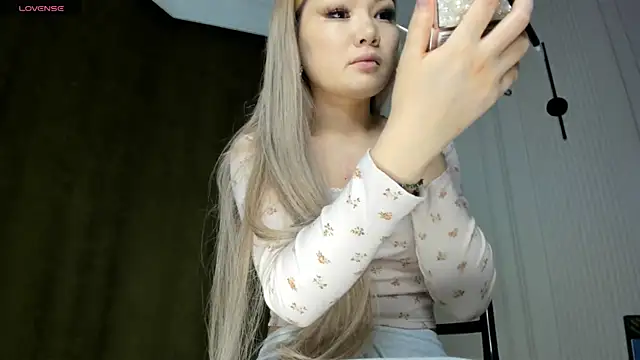 Snapshot of Xiao_Mei_ chatting on 02-28-25, 12:21 Xiao Mei  online show from 02-28-25, 12:21