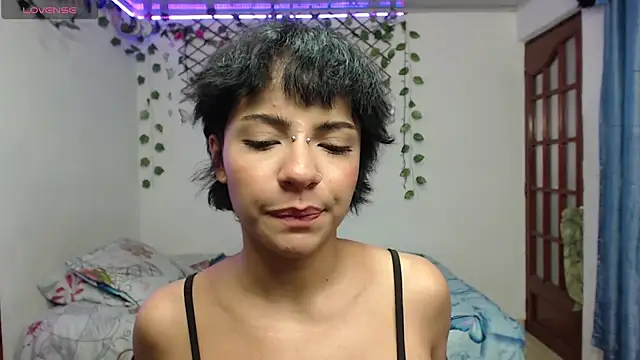 Snapshot of kathina_t chatting on 09-17-25, 09:16 kathina t online show from 09-17-25, 09:16