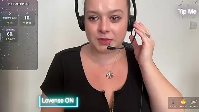 Snapshot of NaughtyWifeUK chatting on 12-02-24, 12:18 NaughtyWifeUK online show from 12-02-24, 12:18