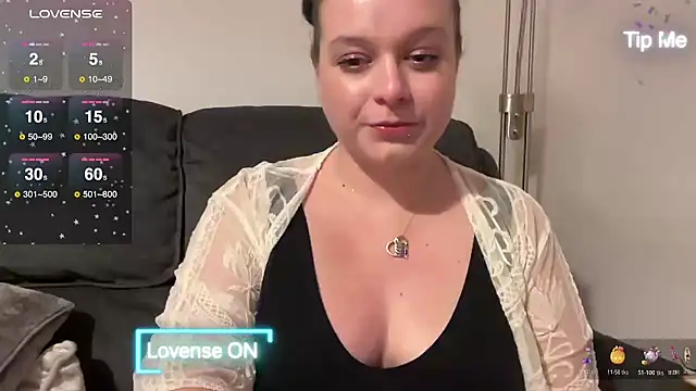 Snapshot of NaughtyWifeUK chatting on 12-02-24, 09:17 NaughtyWifeUK online show from 12-02-24, 09:17