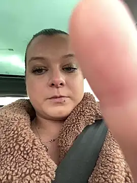 Snapshot of NaughtyWifeUK chatting on 12-18-24, 12:07 NaughtyWifeUK online show from 12-18-24, 12:07