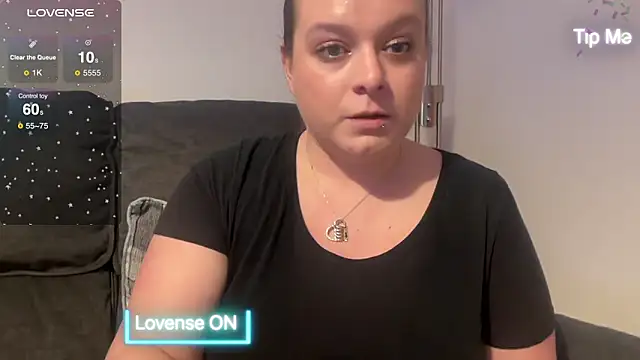 Snapshot of NaughtyWifeUK chatting on 12-30-24, 10:34 NaughtyWifeUK online show from 12-30-24, 10:34