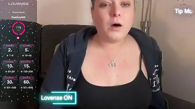 Snapshot of NaughtyWifeUK chatting on 03-05-25, 08:53 NaughtyWifeUK online show from 03-05-25, 08:53