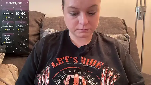 Snapshot of NaughtyWifeUK chatting on 10-09-25, 08:56 NaughtyWifeUK online show from 10-09-25, 08:56