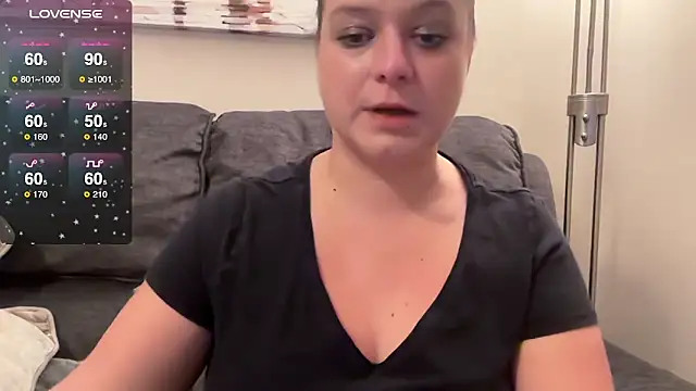 Snapshot of NaughtyWifeUK chatting on 10-11-25, 12:21 NaughtyWifeUK online show from 10-11-25, 12:21