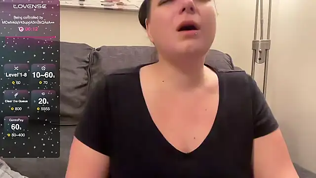 Snapshot of NaughtyWifeUK chatting on 11-16-25, 01:44 NaughtyWifeUK online show from 11-16-25, 01:44