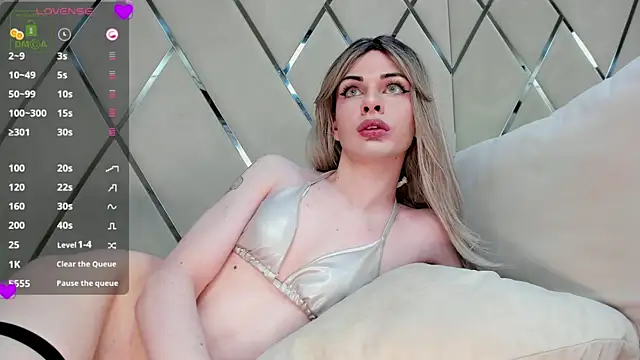 Snapshot of GiselleParton chatting on 12-17-24, 03:49 GiselleParton online show from 12-17-24, 03:49