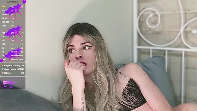 Snapshot of GiselleParton chatting on 12-29-24, 02:31 GiselleParton online show from 12-29-24, 02:31