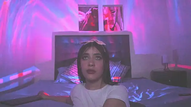 Snapshot of RileySkye chatting on 01-20-25, 02:43 RileySkye online show from 01-20-25, 02:43