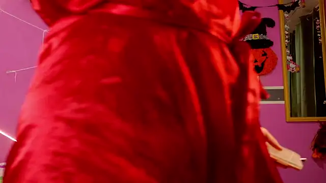 Snapshot of RileySkye chatting on 10-17-25, 11:07 RileySkye online show from 10-17-25, 11:07