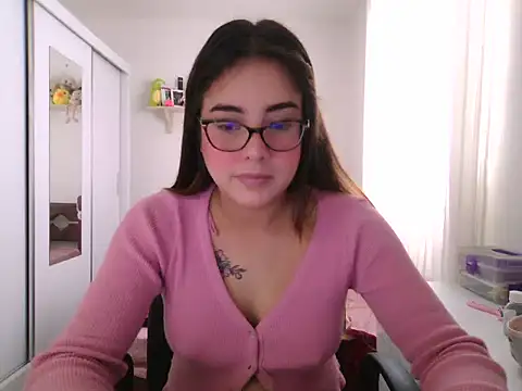Snapshot of maliamiller chatting on 07-11-26, 03:04 maliamiller online show from 07-11-26, 03:04
