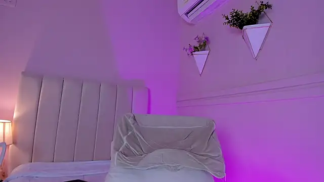 Snapshot of _bianca_18 chatting on 01-20-25, 02:36 bianca 18 online show from 01-20-25, 02:36