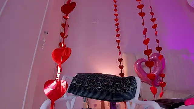 Snapshot of _bianca_18 chatting on 02-14-25, 02:44 bianca 18 online show from 02-14-25, 02:44