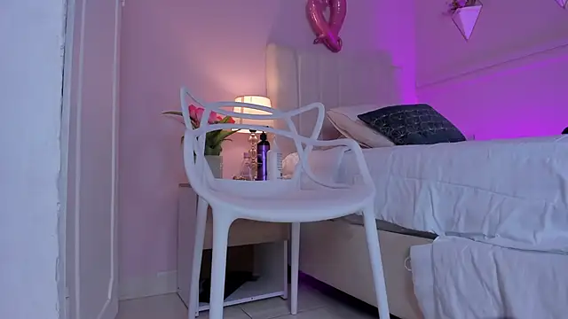 Snapshot of _bianca_18 chatting on 02-19-25, 05:49 bianca 18 online show from 02-19-25, 05:49