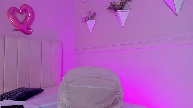 Snapshot of _bianca_18 chatting on 02-28-25, 06:31 bianca 18 online show from 02-28-25, 06:31