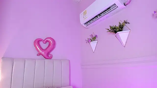 Snapshot of _bianca_18 chatting on 03-15-25, 05:48 bianca 18 online show from 03-15-25, 05:48