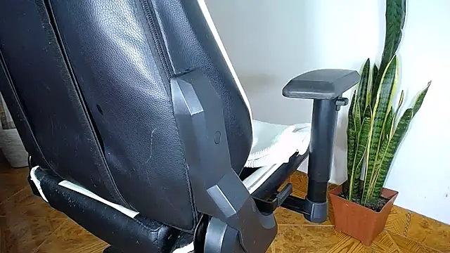 diamond black00 online show from 03-19-25, 12:04