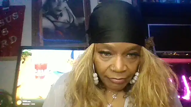 MadamBlingbox online show from 02-11-25, 08:37