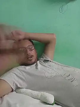 Snapshot of Andresguz35 chatting on 11-17-25, 03:12 Andresguz35 online show from 11-17-25, 03:12