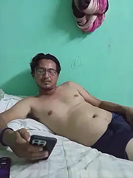 Snapshot of Andresguz35 chatting on 12-14-25, 04:29 Andresguz35 online show from 12-14-25, 04:29