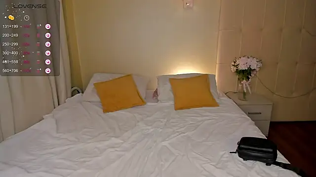 Emma  Leee online show from 02-07-25, 01:04