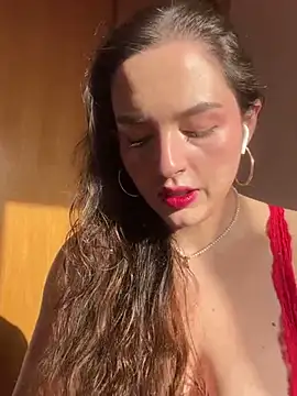 tatianaAlvarez1 online show from 12-18-24, 09:47