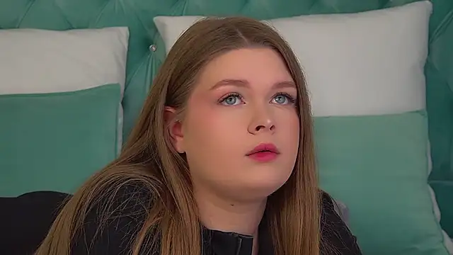 CrystalLyons online show from 11-28-25, 06:05