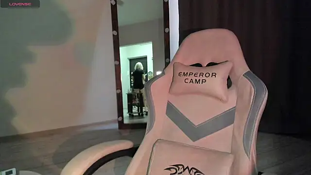 Lana Younes online show from 11-04-25, 01:21