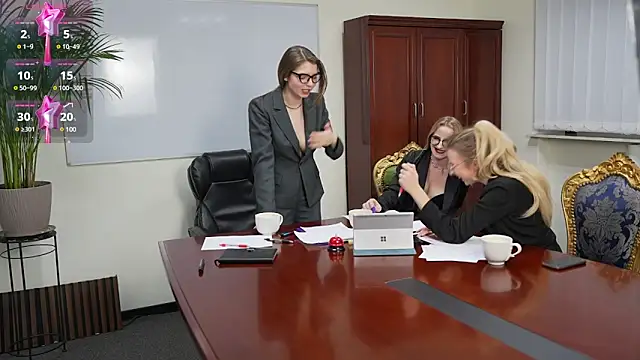 Snapshot of Michelle_054 chatting on 01-28-25, 05:03 Michelle 054 online show from 01-28-25, 05:03