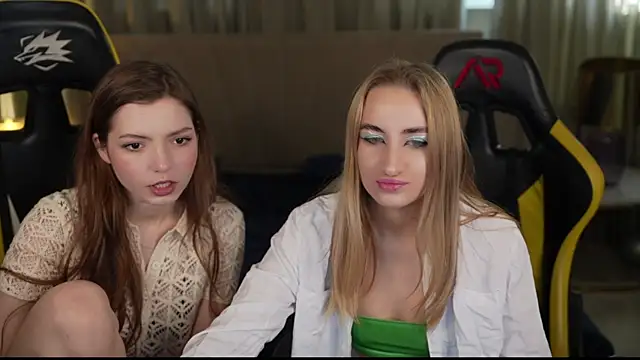 Snapshot of Michelle_054 chatting on 02-17-25, 11:44 Michelle 054 online show from 02-17-25, 11:44