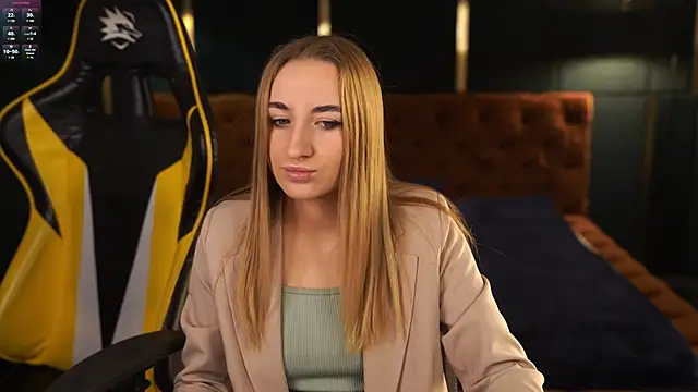 Snapshot of Michelle_054 chatting on 02-18-25, 11:33 Michelle 054 online show from 02-18-25, 11:33