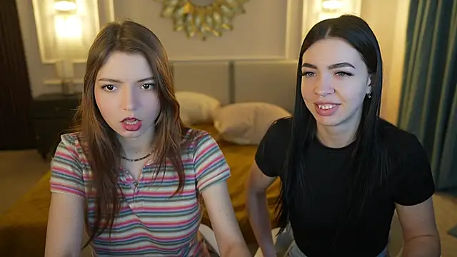 Snapshot of Michelle_054 chatting on 03-22-25, 12:04 Michelle 054 online show from 03-22-25, 12:04