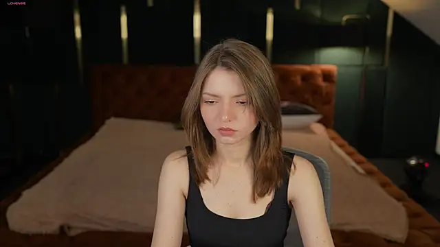 Snapshot of Michelle_054 chatting on 11-02-25, 12:02 Michelle 054 online show from 11-02-25, 12:02