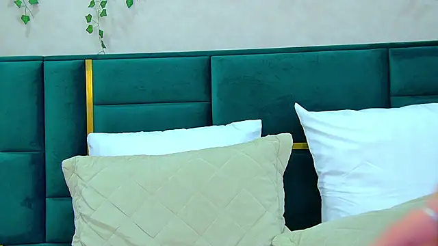 PollyLanders online show from 01-20-25, 02:11