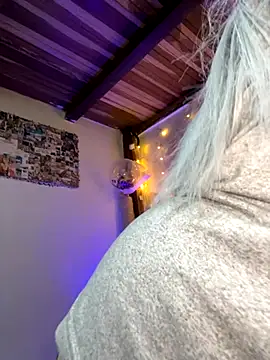 SophiaWeestt99 online show from 11-09-25, 02:32