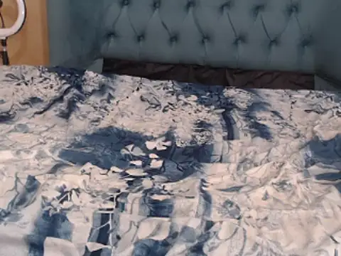 YoungVickyX online show from 01-05-25, 11:04