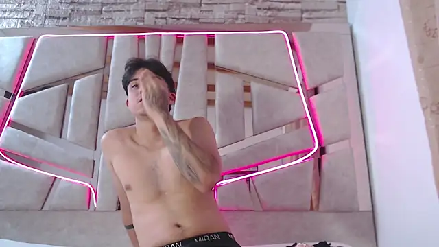 mia and austin online show from 03-23-25, 12:47